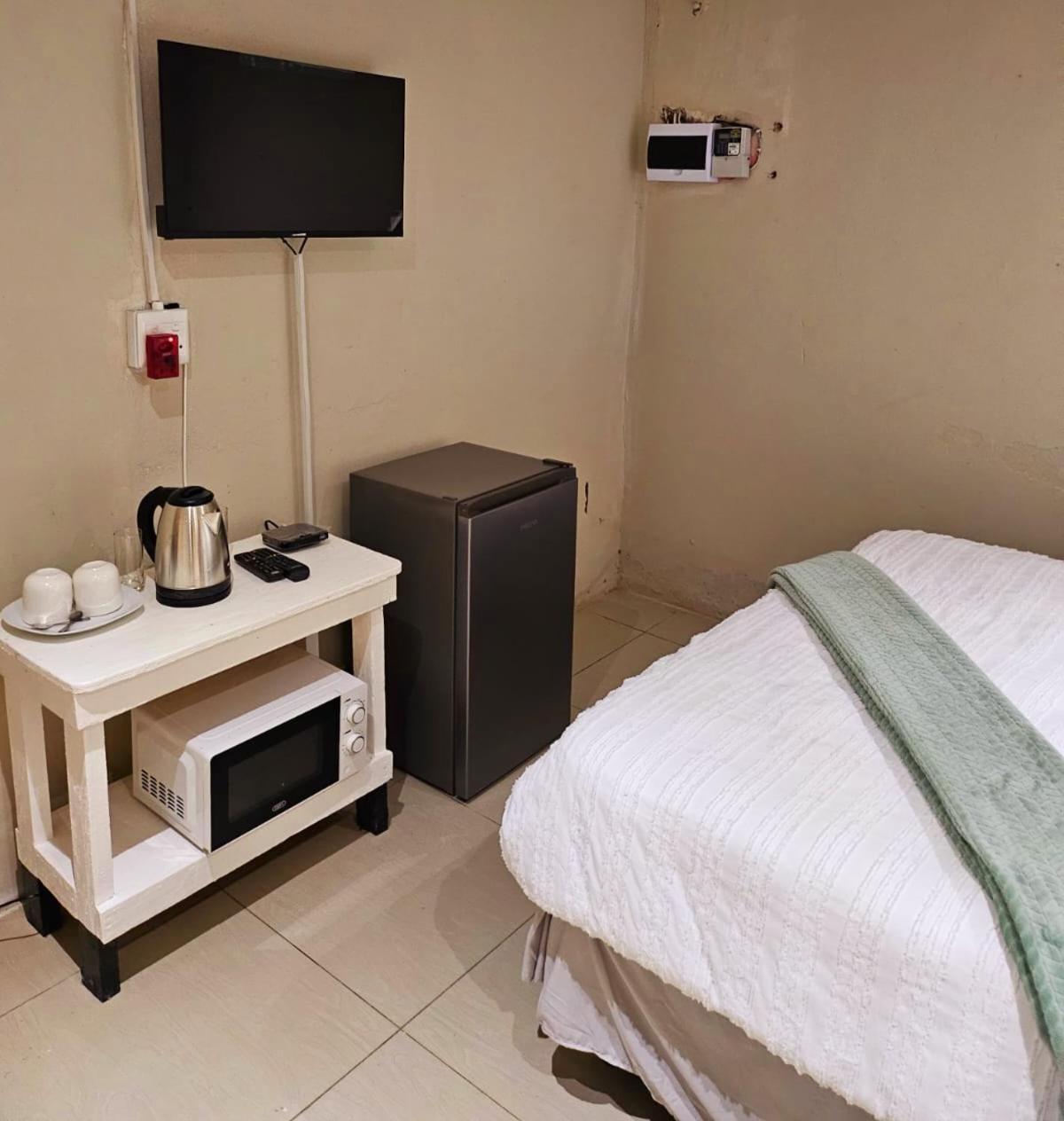 Softlife Guest House Ulundi Экстерьер фото